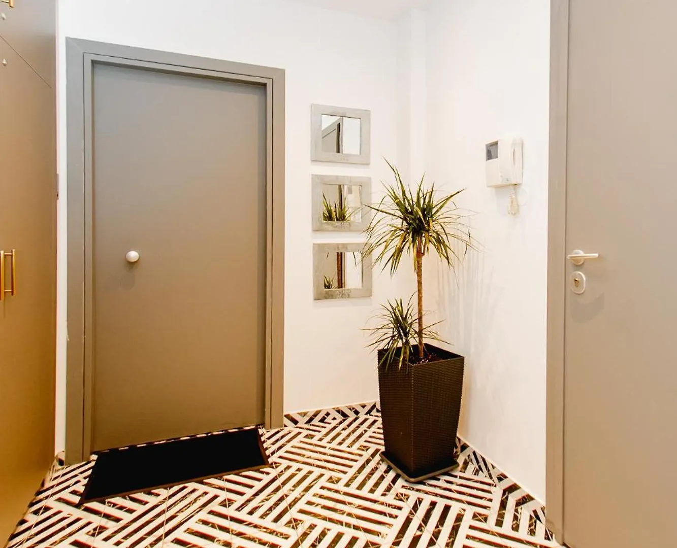 Firstlineskg6 Moodsolutions Living Apartamento Tessalónica 0*,
